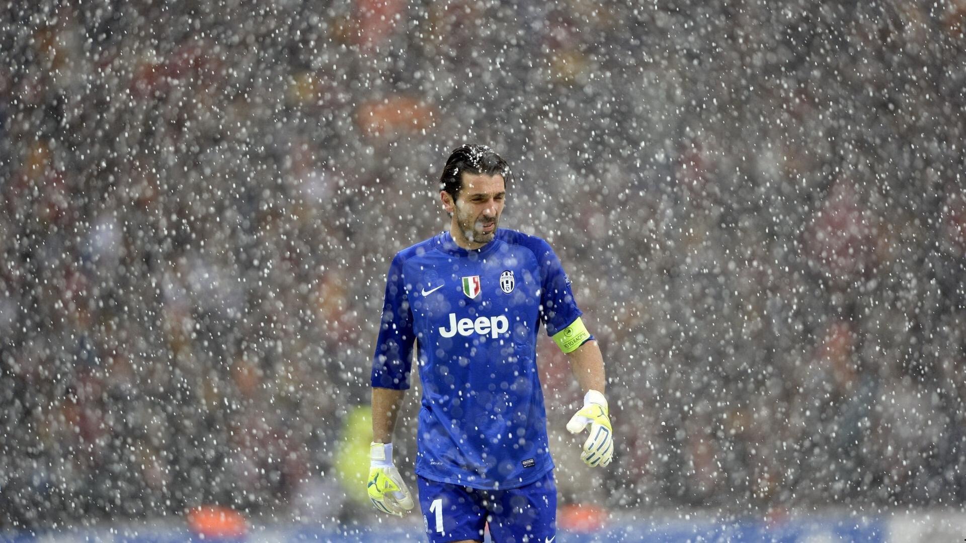 点球大战惊心动魄，蓝鹰绝杀红魔挺进决赛